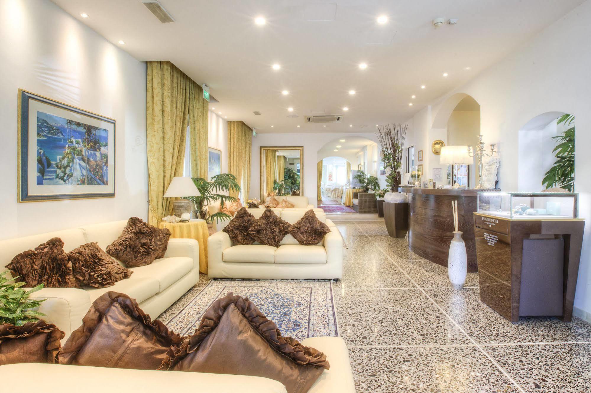 Hotel Ca' Bianca Riccione