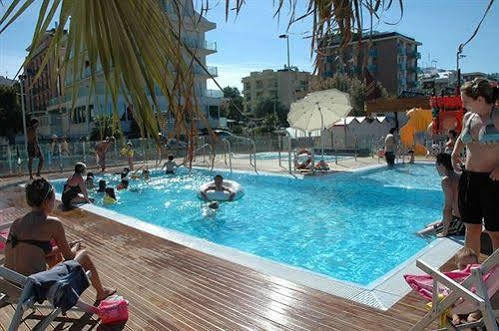 Hotel D-place & 4*