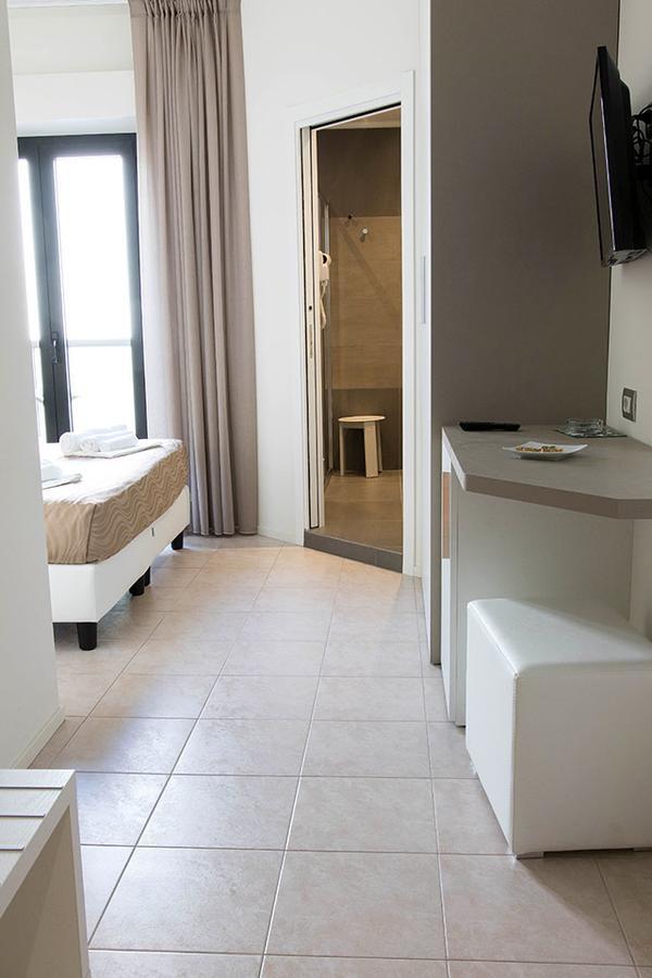 Hotel Monica 2*