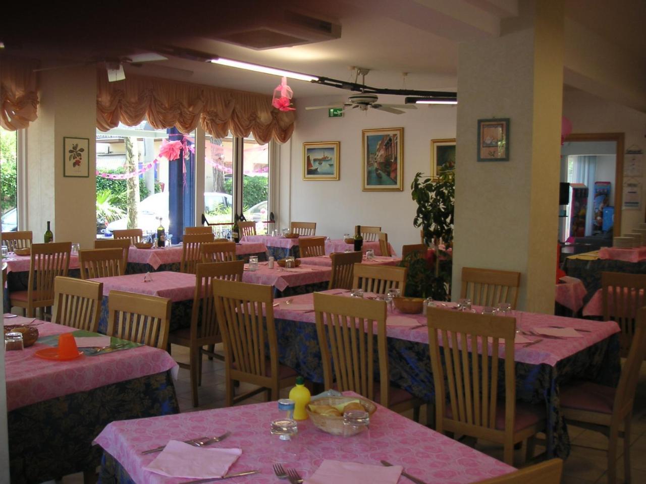 Hotel Canasta