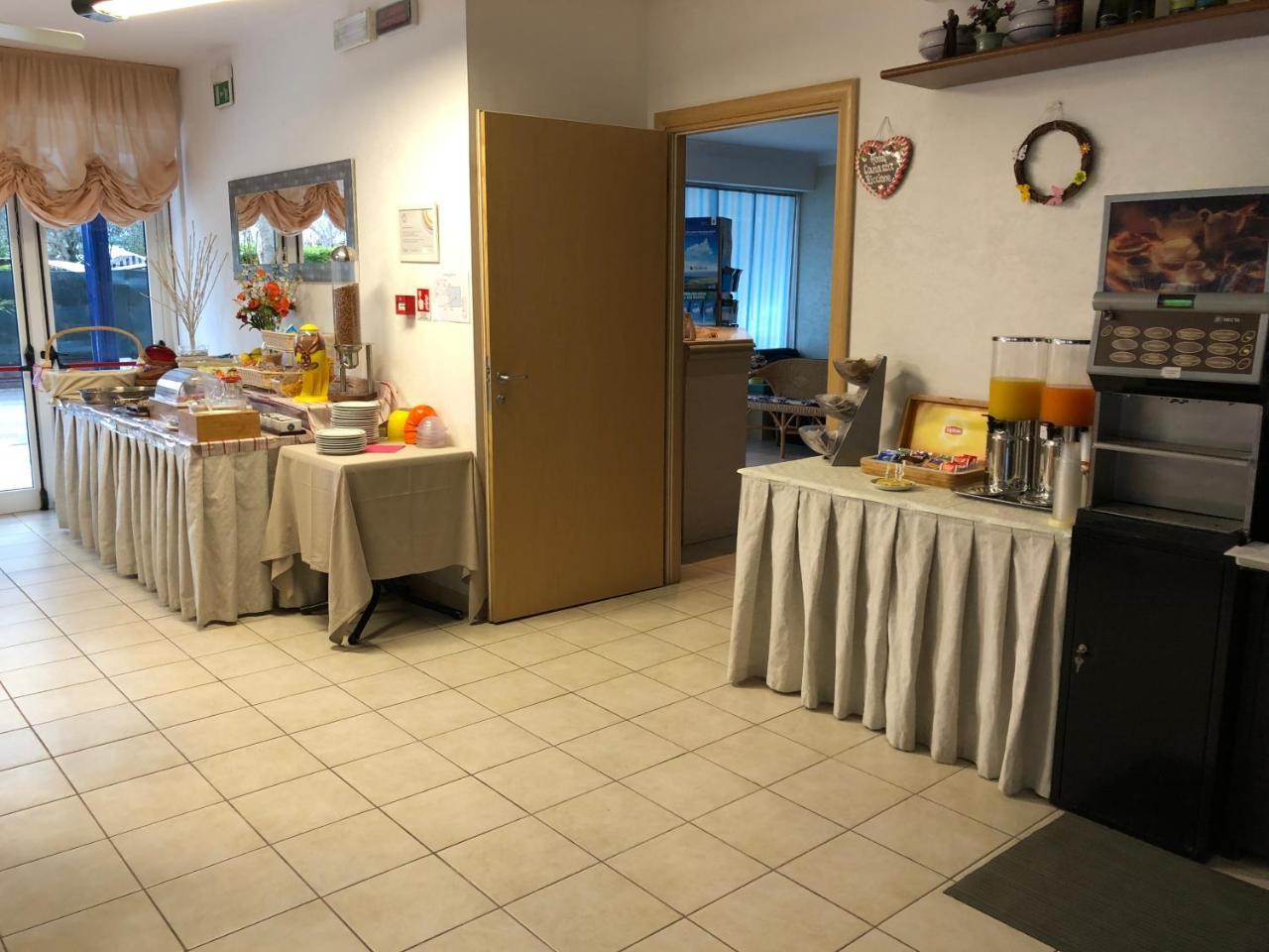 Canasta Hotel