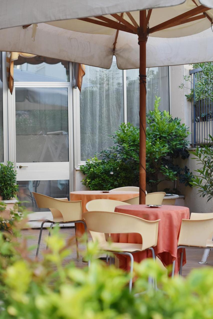 Pupa Hotel