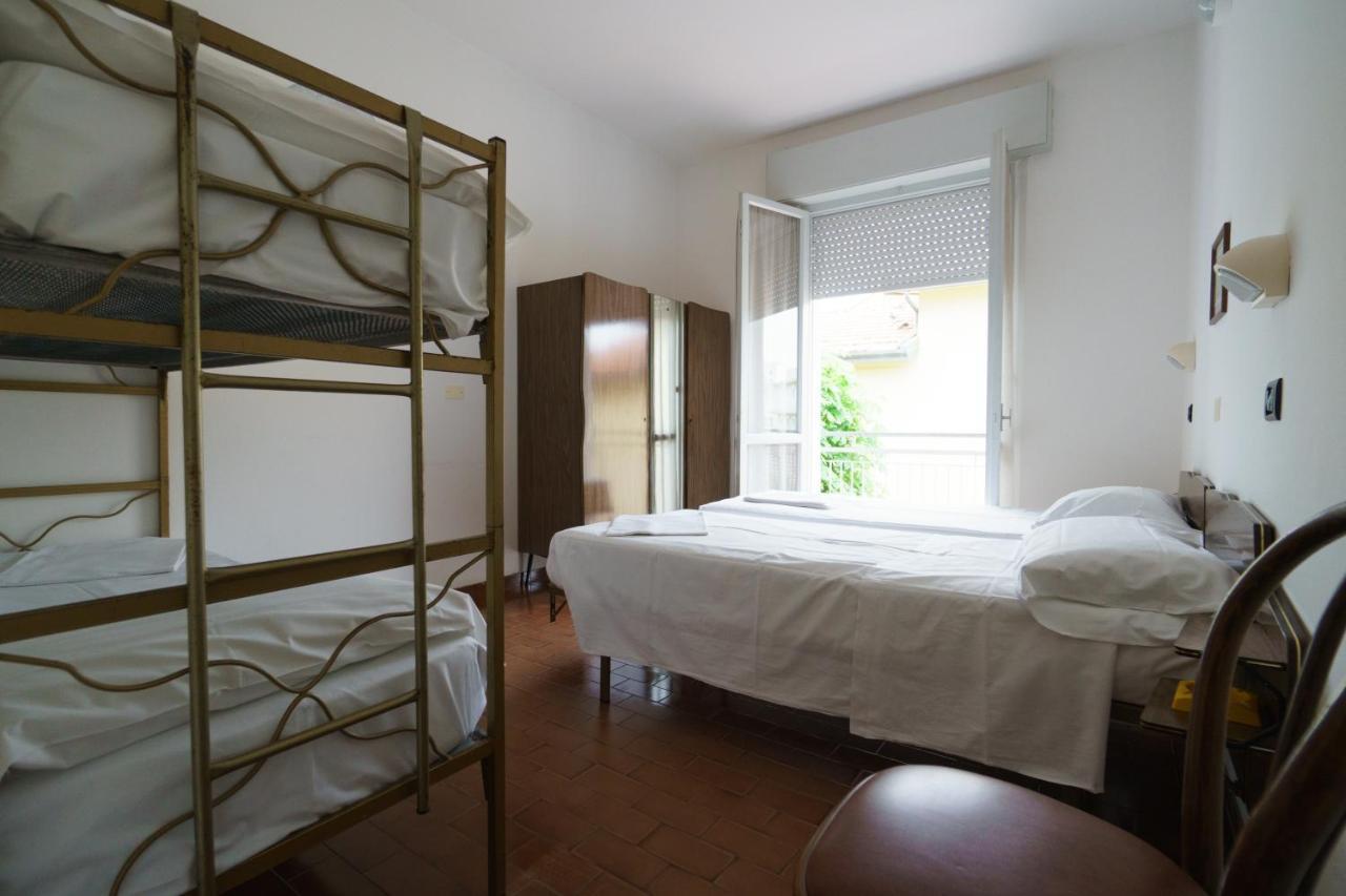 Flores Hotel *