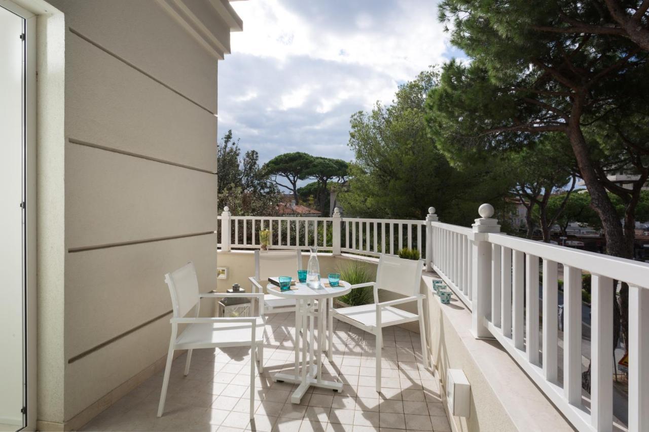 White Aparthotel 3*