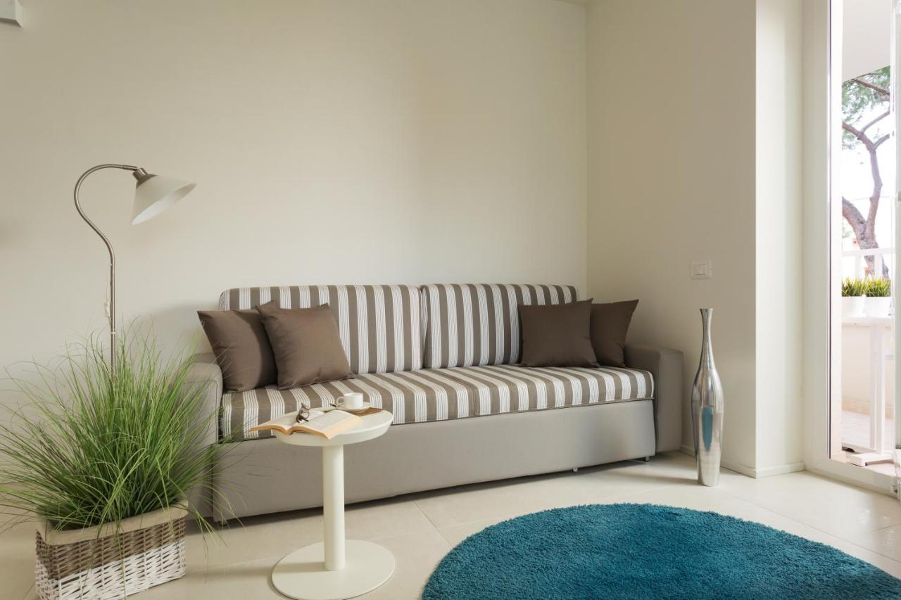 Aparthotel White 3*