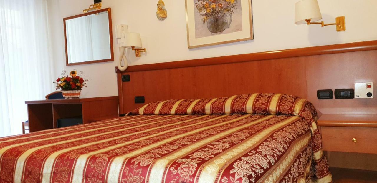 Hotel Ginevra Riccione