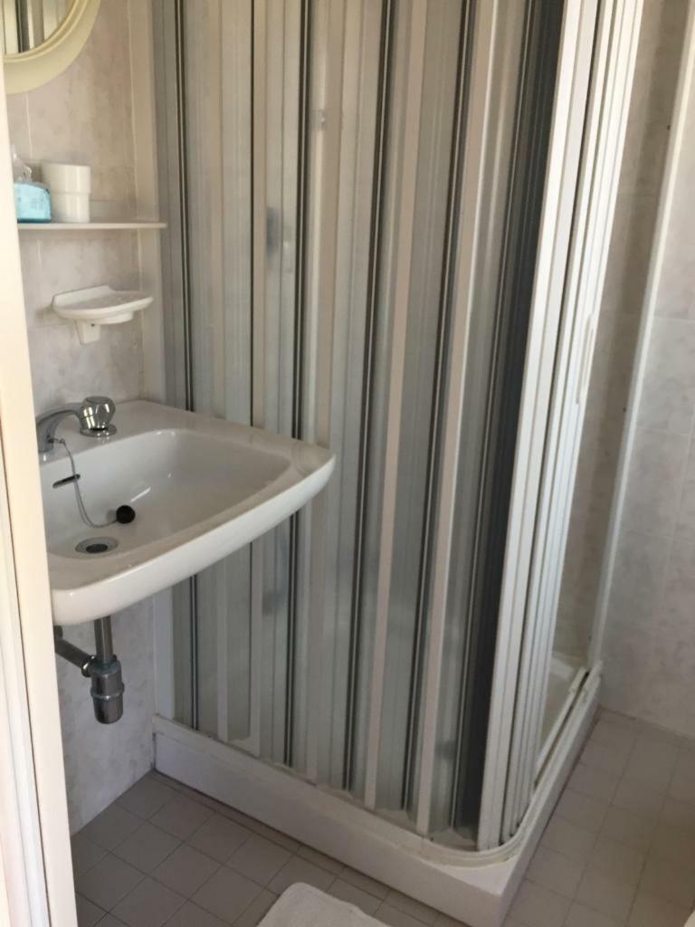 De Paris Hotel 2*