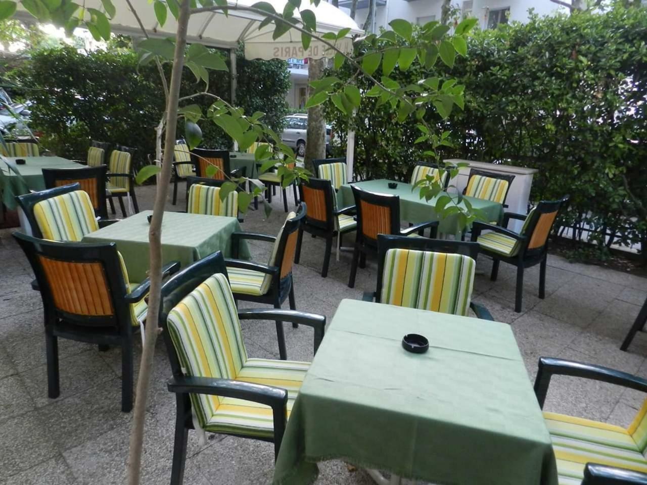 Hotel De Paris 2*