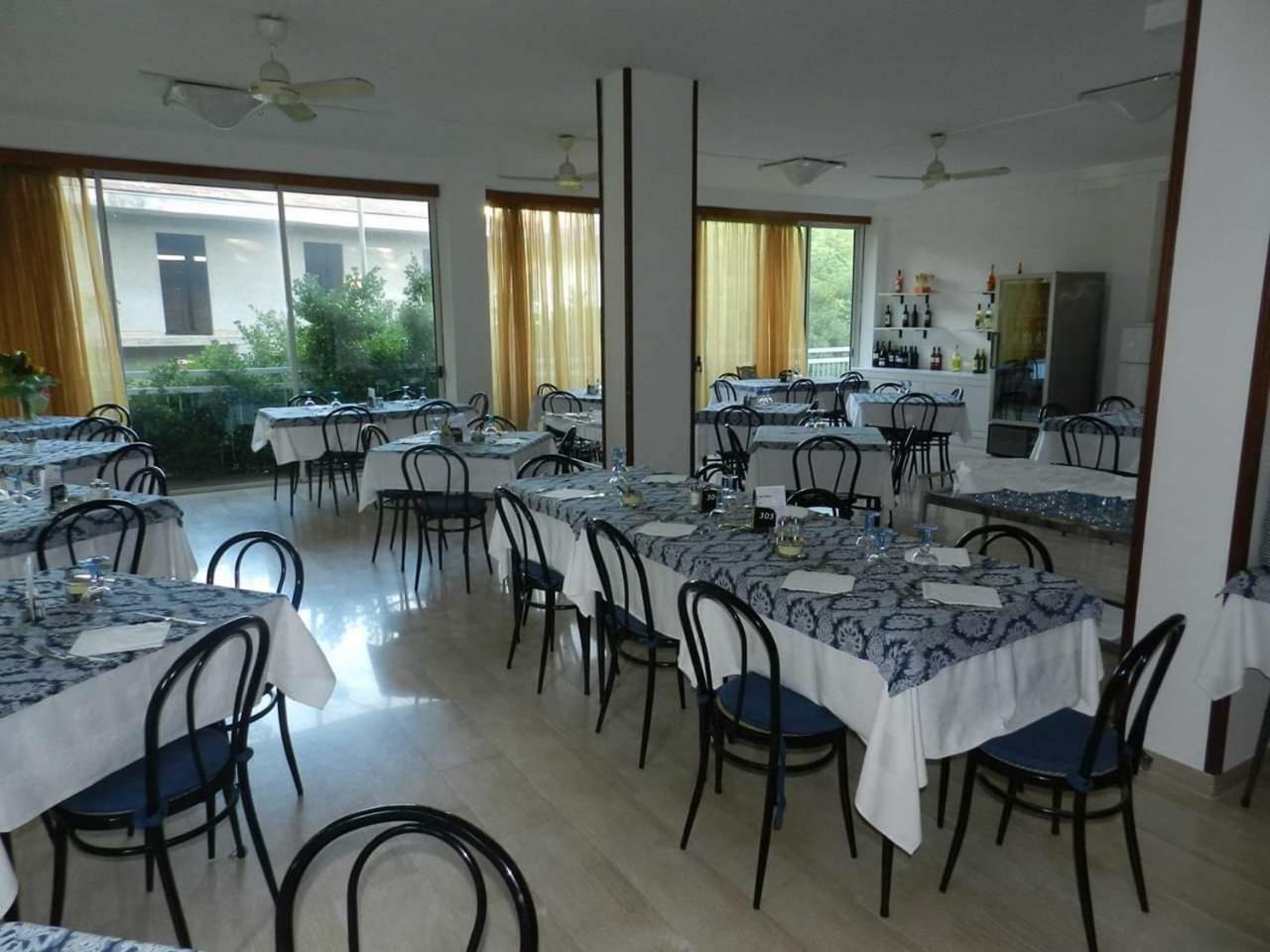 De Paris Hotel 2*