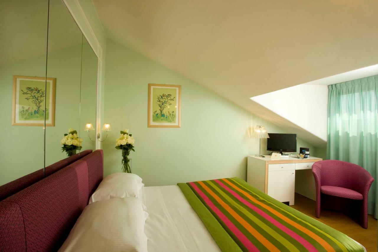 Roma Hotel 4*