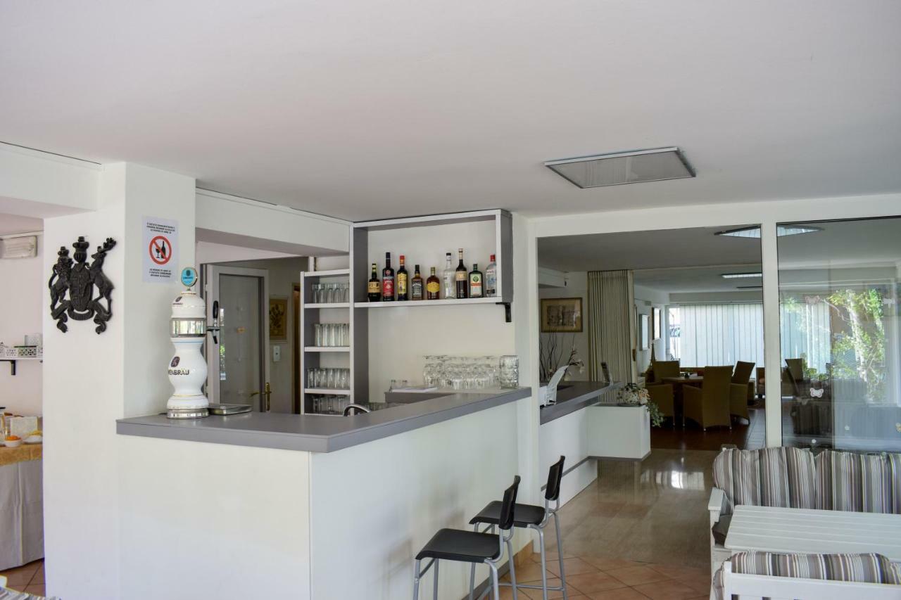 De Paris Hotel 2*