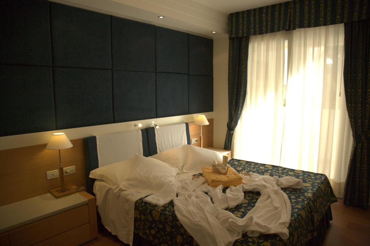 England 4* Riccione