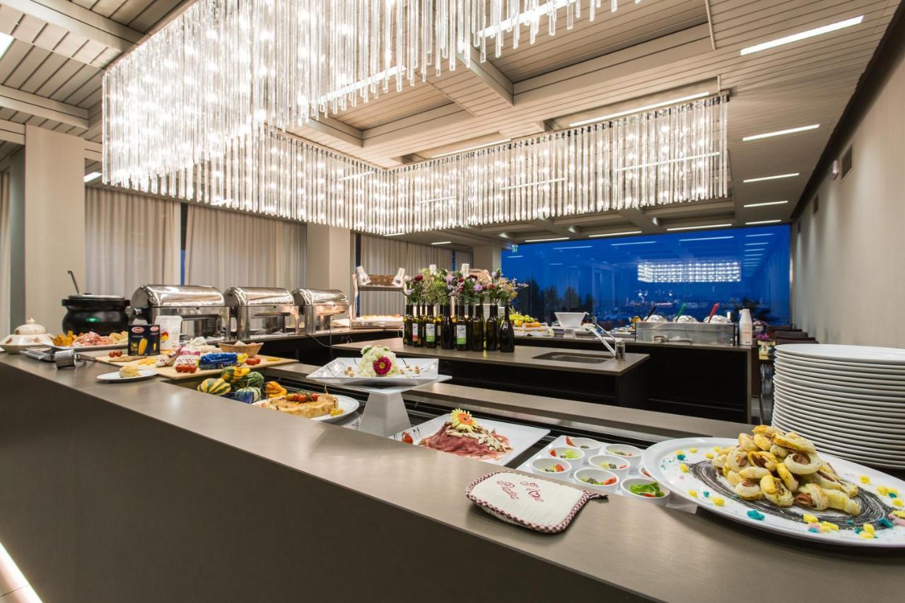 Adlon - Fronte Mare Hotel Riccione