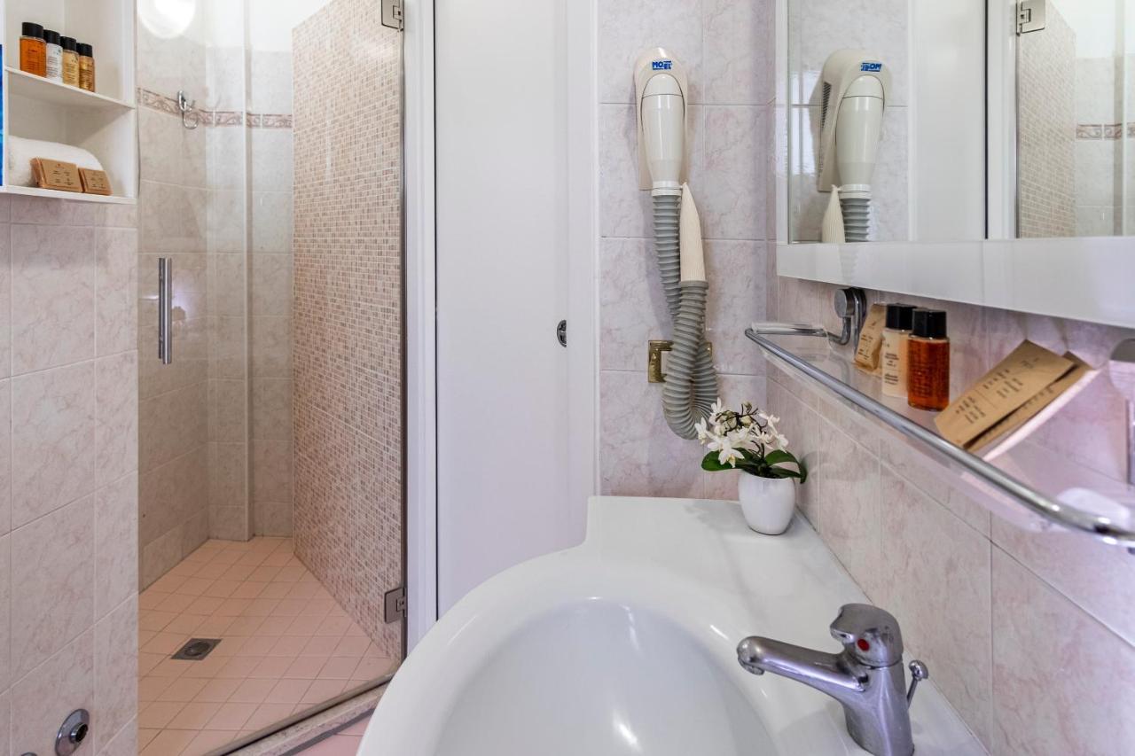 Tre Rose Hotel 3*