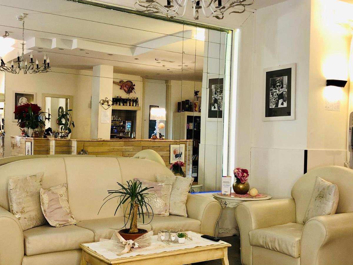 Garisenda - In Centro A - Hotel Riccione