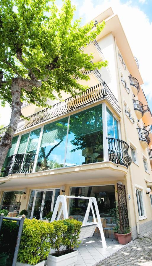 Aria Di Mare - Bed&brunch In Centro A Riccione