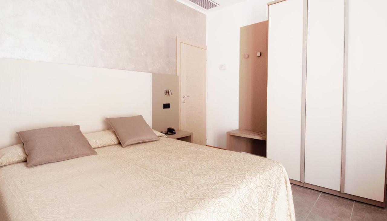 Aria Di Mare - Bed&brunch In Centro A Hotel Riccione