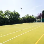 Porzione di Villa con piscina,giardino e parcheggi