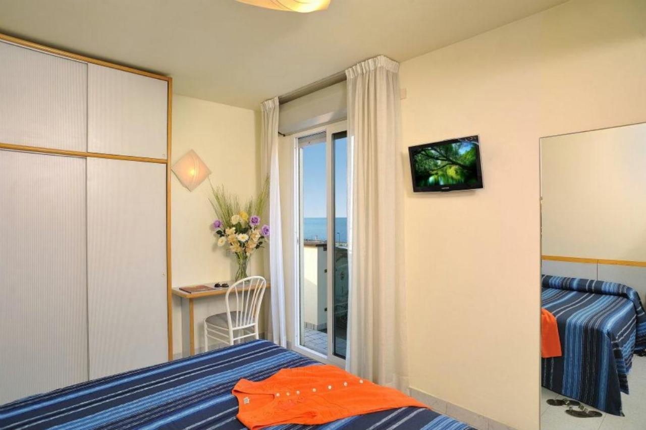 Astra Hotel 3*