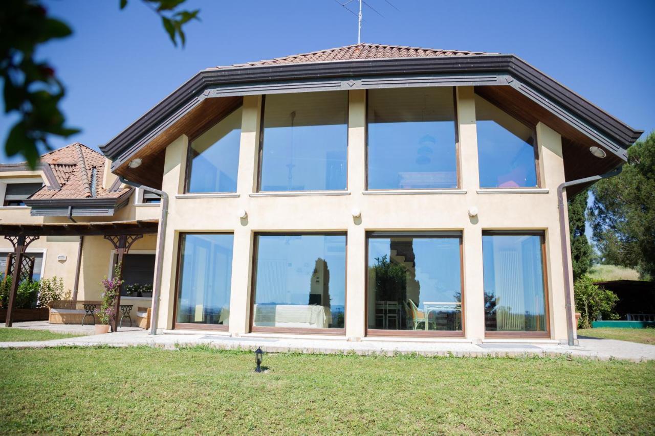 Villa Porzione Di Con Piscina,giardino E Parcheggi *
