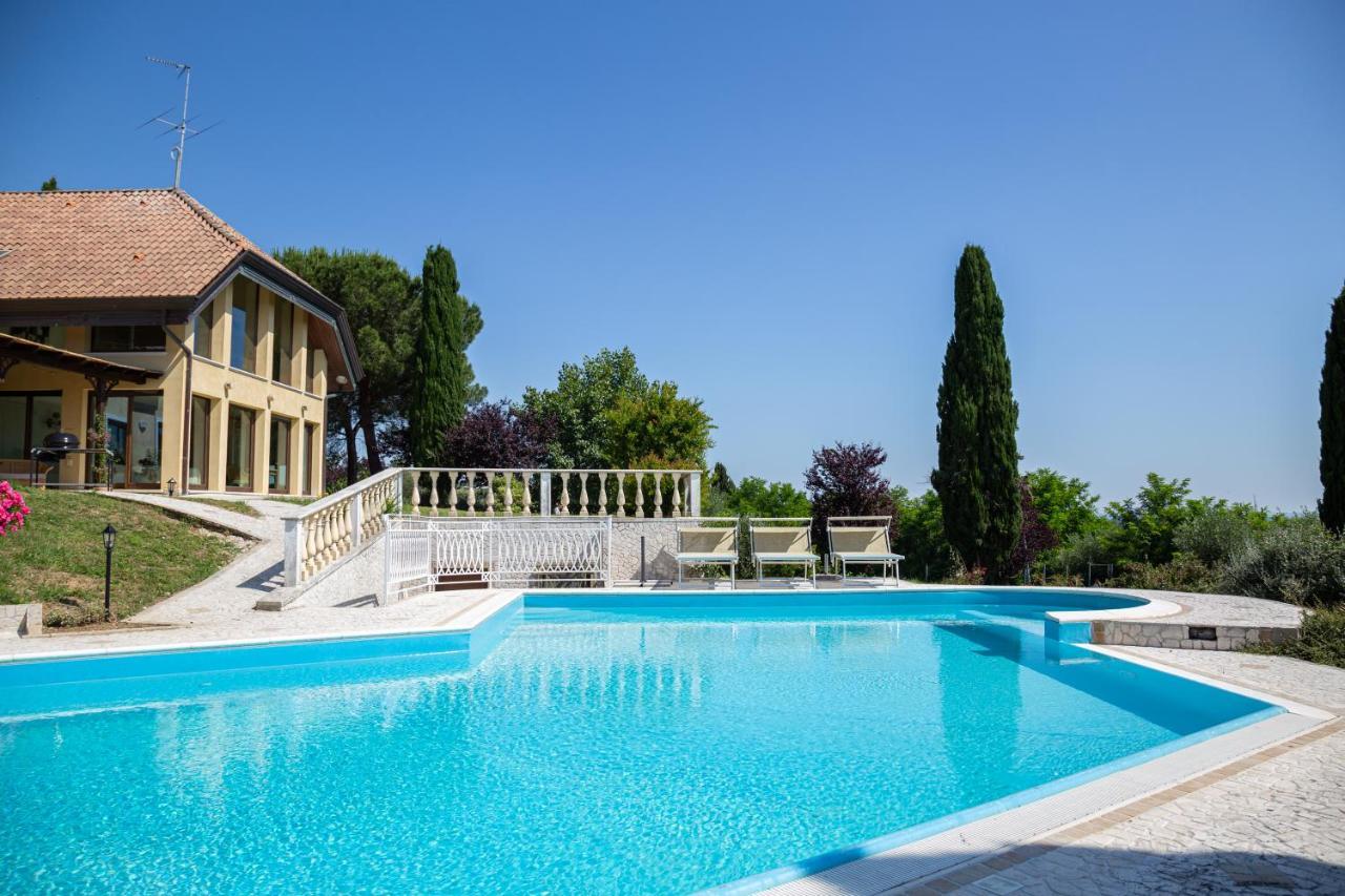 Villa Porzione Di Con Piscina,giardino E Parcheggi Riccione