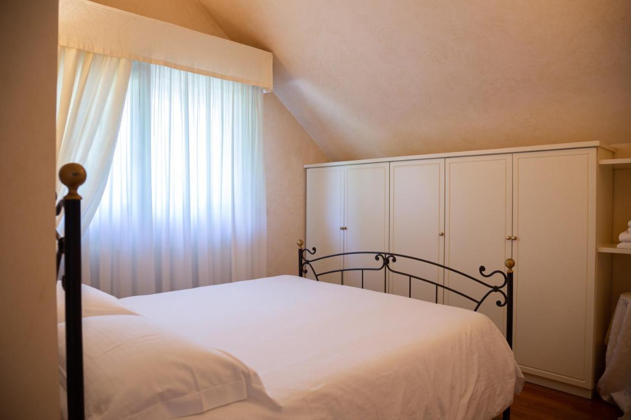 Villa Porzione Di Con Piscina,giardino E Parcheggi *