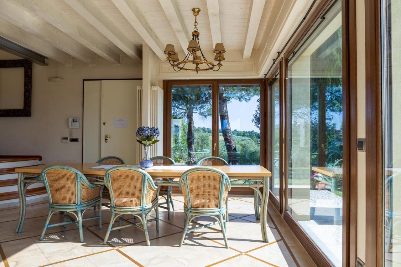 Porzione Di Con Piscina,giardino E Parcheggi Villa Riccione