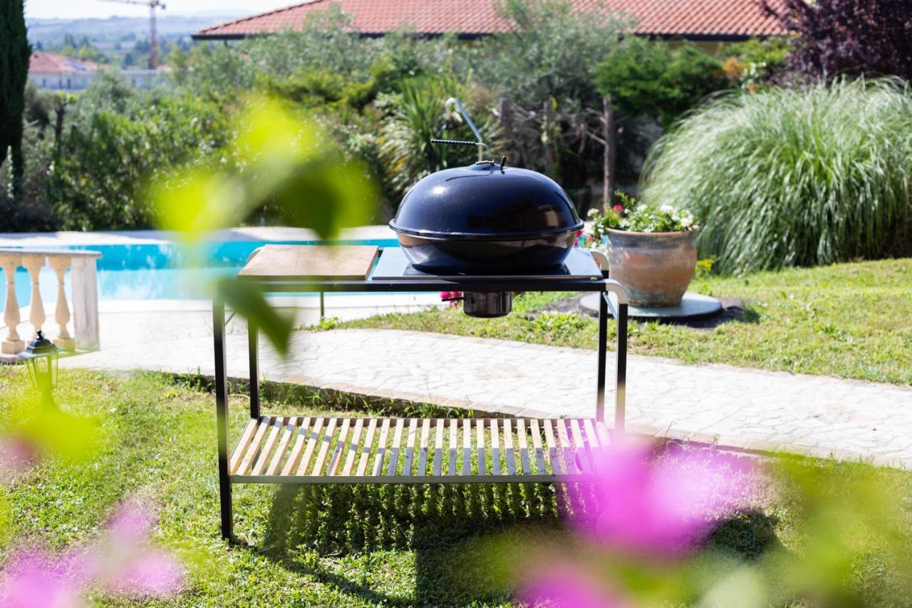 Villa Porzione Di Con Piscina,giardino E Parcheggi *