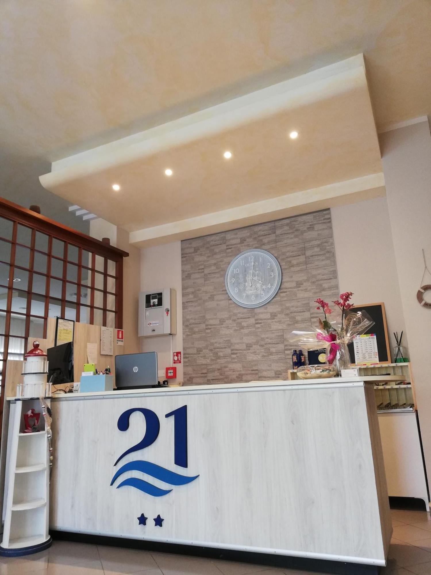 21 Hotel 2*