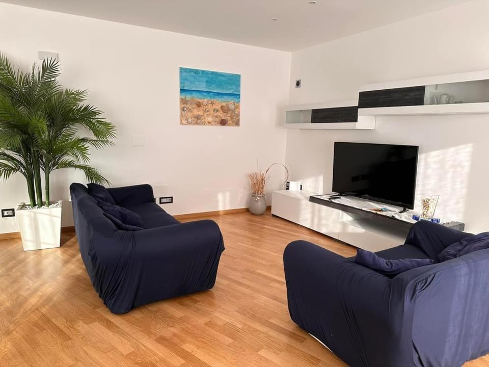 Roberta Apartment *